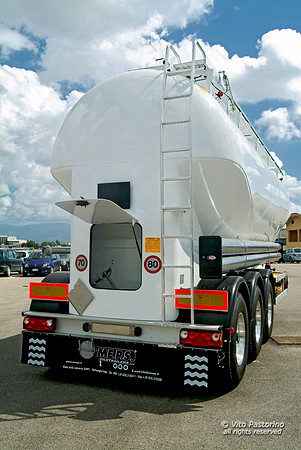 Azienda Omeps. Cisterna autoportante ADR CM39 V6.