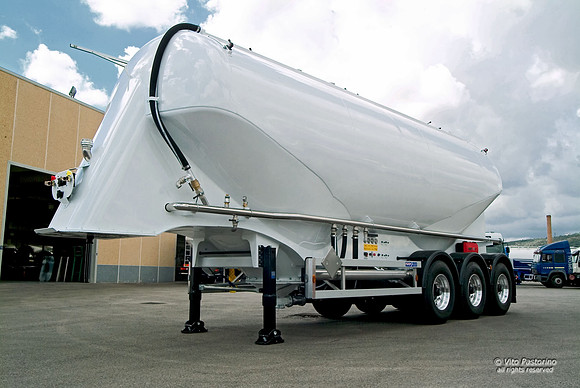 Azienda Omeps. Cisterna autoportante ADR CM39 V6.